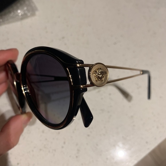 Versace 4342 Sunglasses 🕶 - Picture 2 of 5